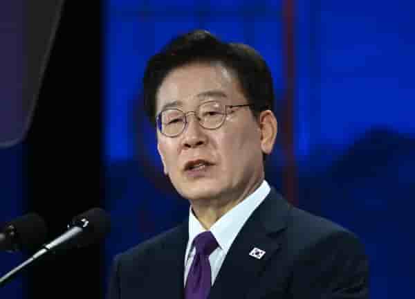 S. Korea president uses Japan market crash to boost domestic property
