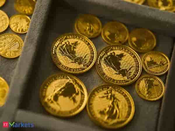 Gold prices decline amid rate hike concerns