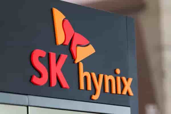 SK Hynix stock tumbles 13% in Seoul amid intensifying chip market slump