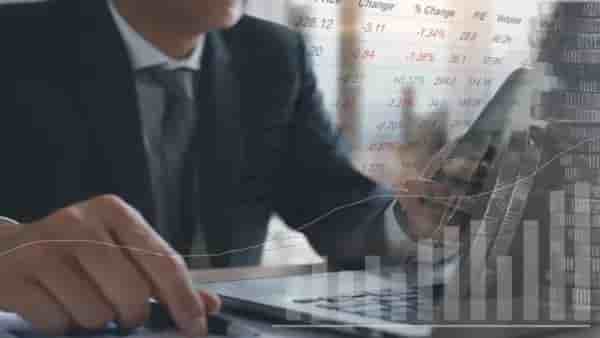 DIIs buy Rs 3,908 crore, while FIIs sell Rs 2,033 crore in Indian equities