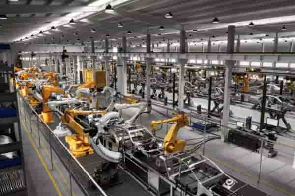 India’s Growth Slows as Services Weaken