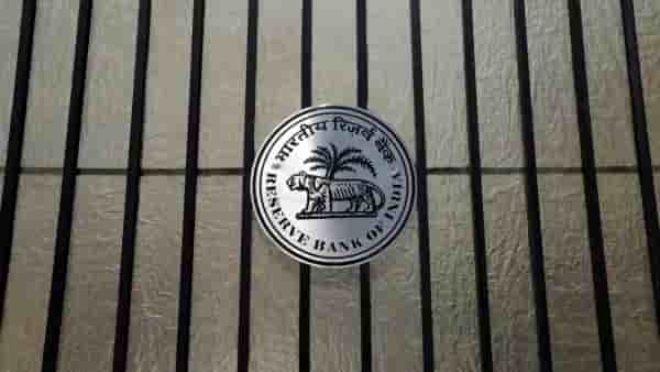 RBI directs banks to set up fake currency detectors at border branches