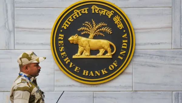 RBI orders banks to report overseas rupee OTC derivatives to CCIL
