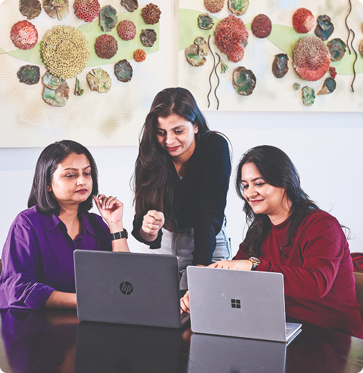 Colleagues collaborating at Bajaj Finserv